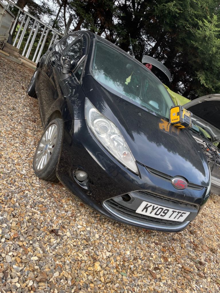 Ford fiesta breaking!