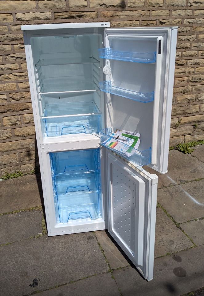 Lec Frost Free Fridge Freezer