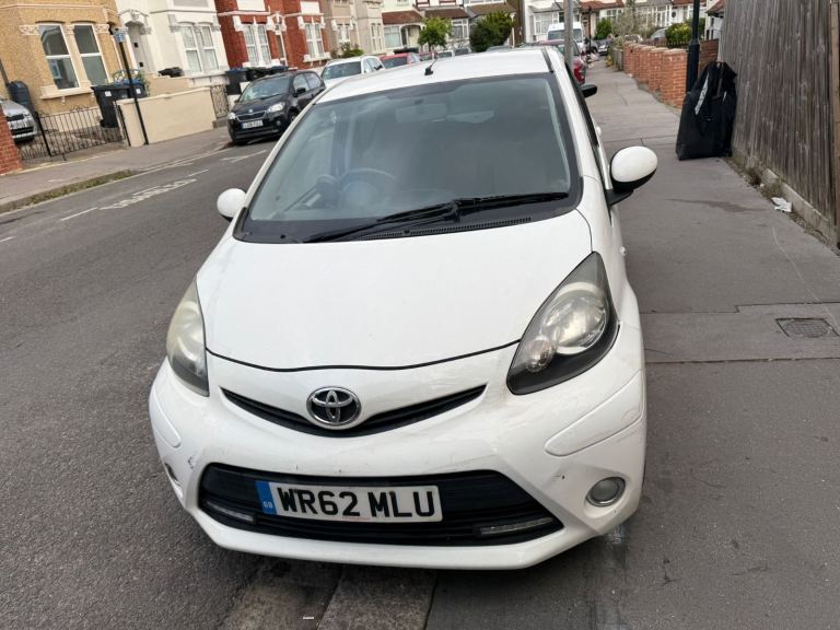 Toyota, AYGO, Hatchback, 2013, Manual, 998 (cc), 5 doors