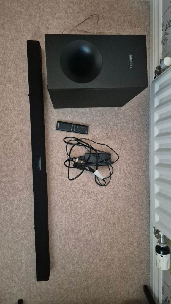 Samsung Soundbar & Subwoofer with Remote – Good Condition