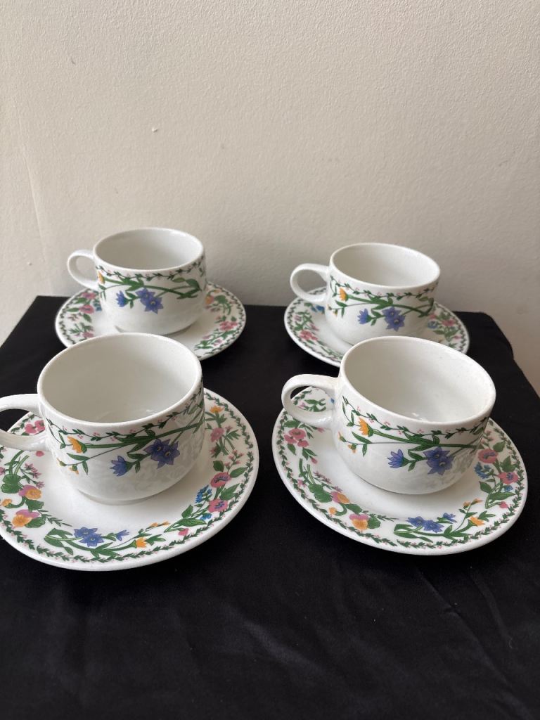 Cups & saucers
