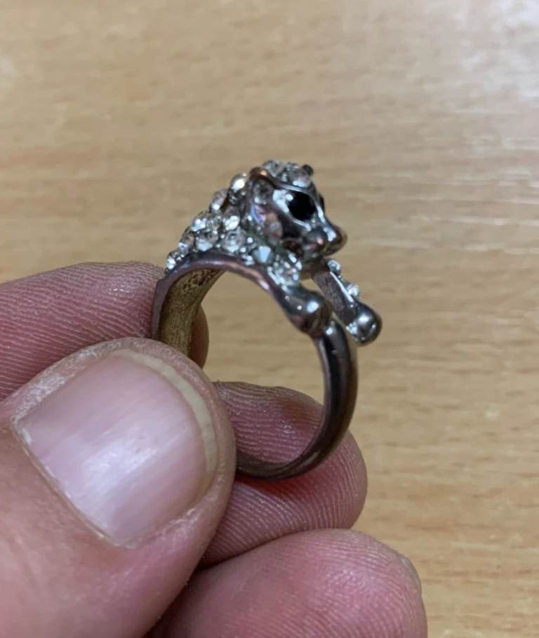 UK SIZE P RING VINTAGE PANTHER SHAPE SILVER TONE CLEAR STONES 8.17 GRAMS 