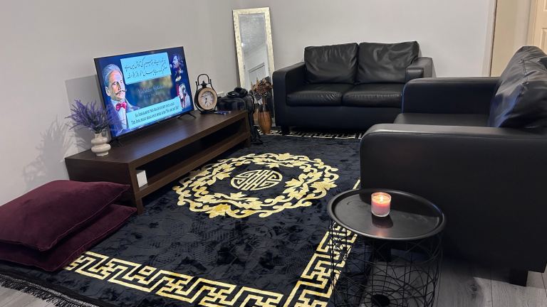 2 Grey 2-Seater Leather Sofa 