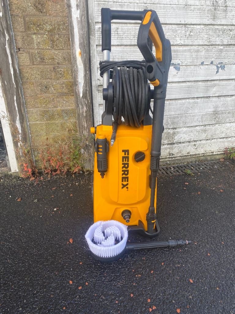Ferrex 2.2 kw pressure washer and attachments 