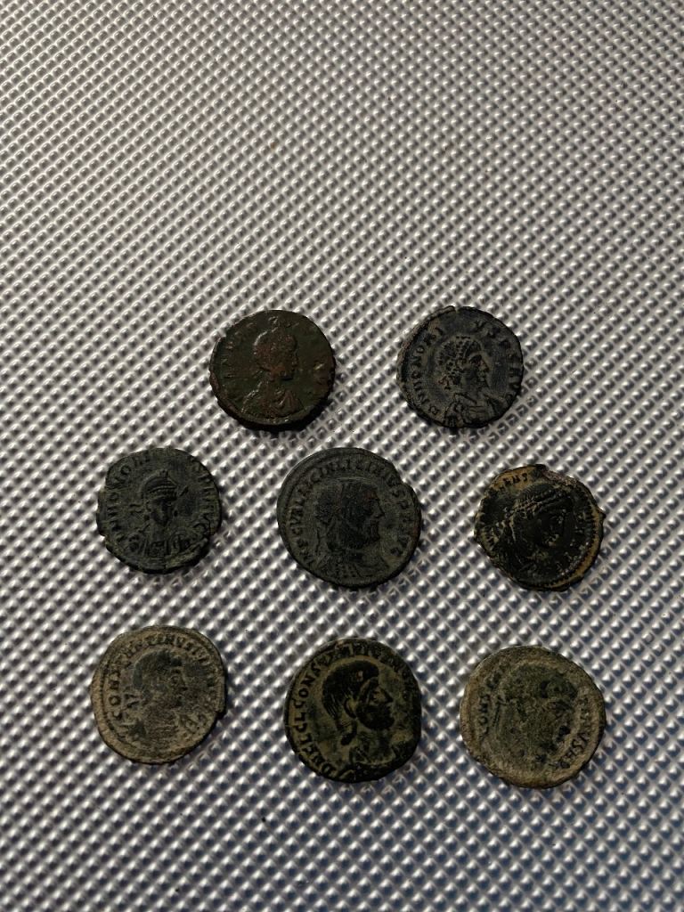 Selection (8) of Roman coins.