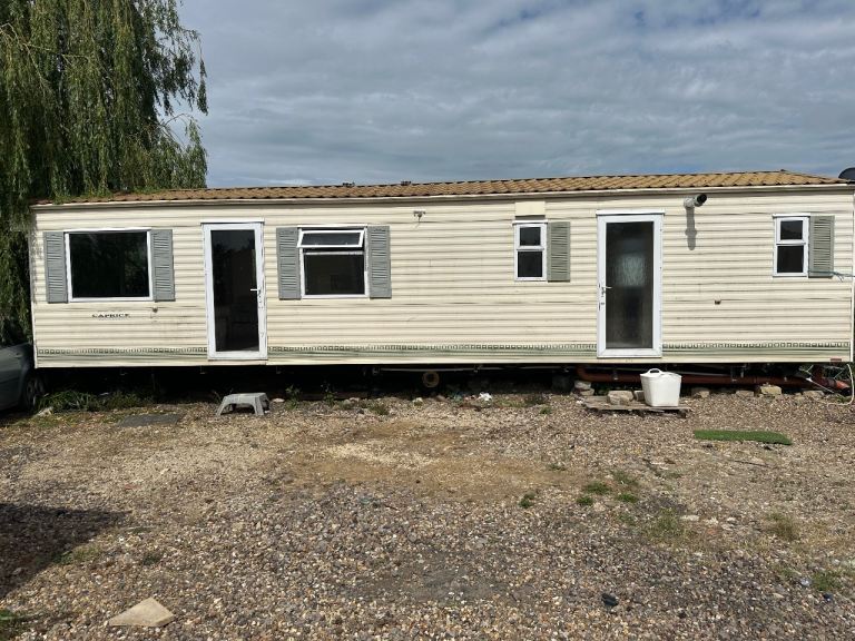 2 bed water rates and electricity rates included 