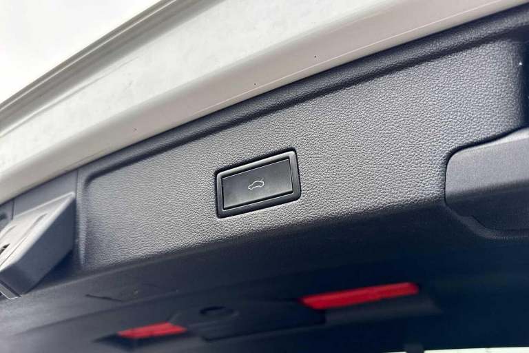 2018 Volkswagen Touareg 3.0 V6 TDI 4Motion R-Line Ã¢Â­Â14 way power adjustment, Innovation cockp...