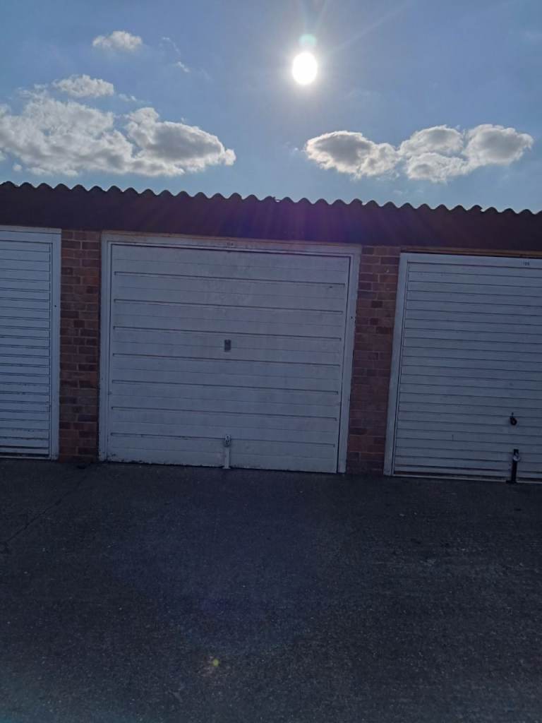 STROOD GARAGE TO RENT LET STORAGE IN STROOD KENT IN GATED COMPOUND 