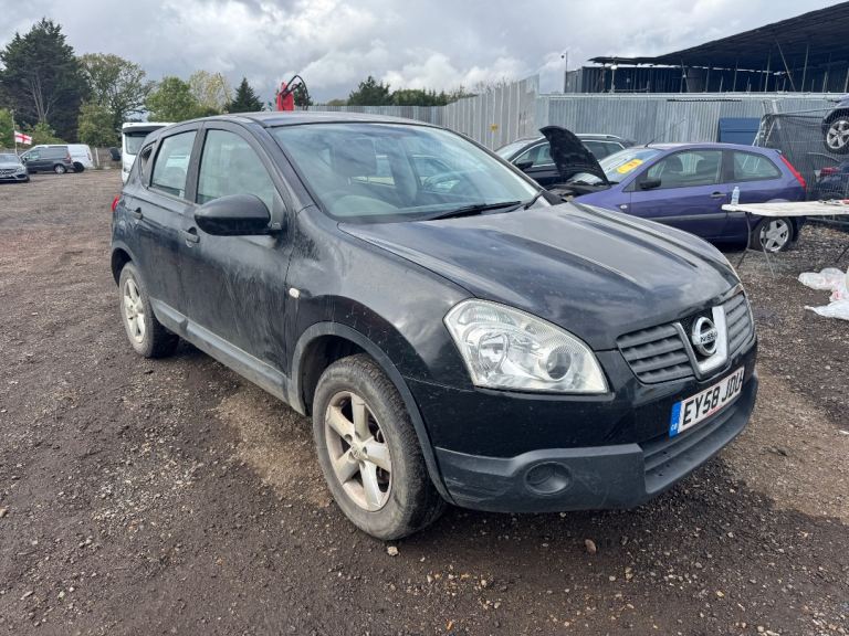 Nissan Qashqui 1.6 2009 black BREAKING FOR PARTS 