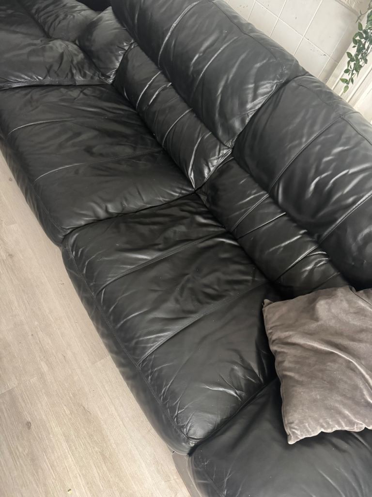 3 seater and 2 seater leather sofas 