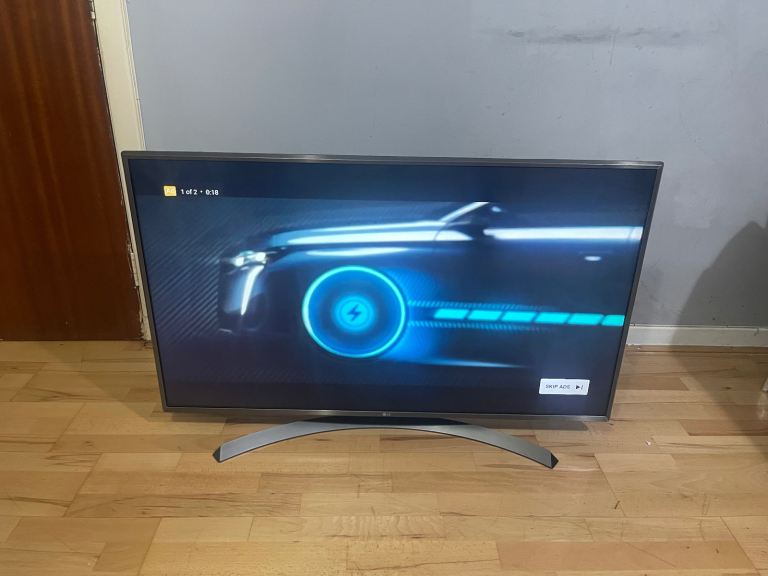 50 inches Lg Smart with remote in perfect condition 