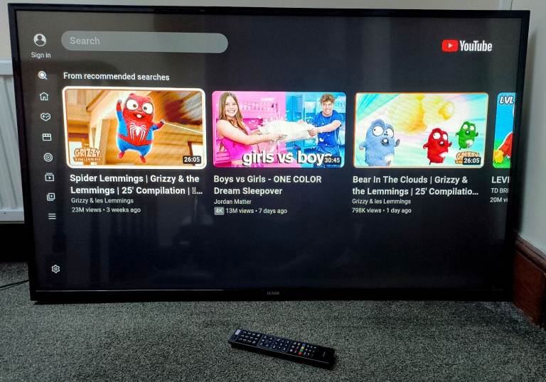 Luxor LUX0155003/01 55 inch Smart WiFi LED TV, in very good condition
