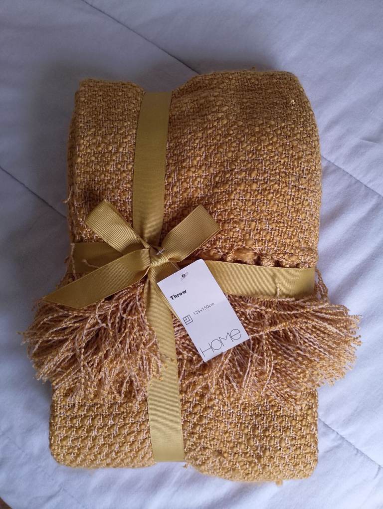 Brand New Throw 125cm x 150cm