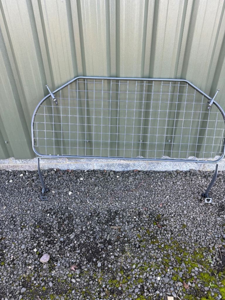 Landrover Discovery 5 Dog Guard.