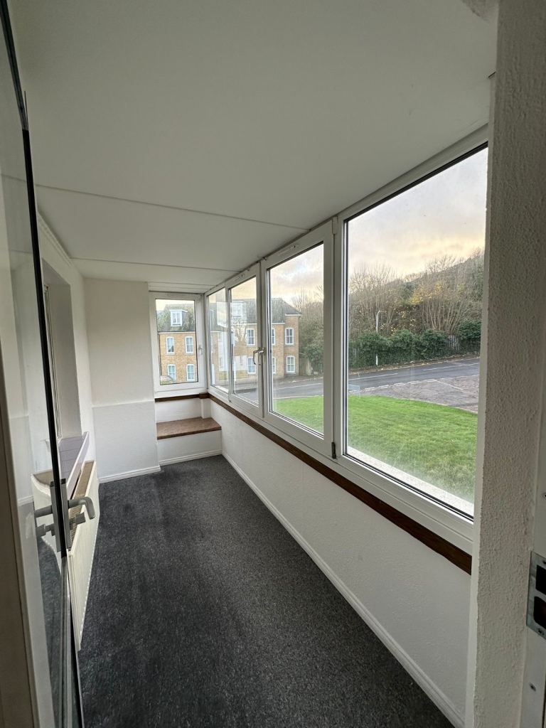 2 Bed Flat to Rent in Dover by Town Centre and Train Station 