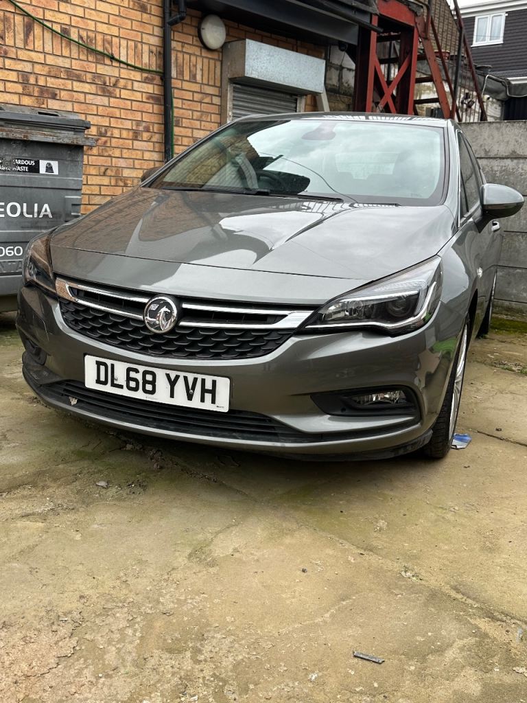 Vauxhall Astra 1.0L Ecotec ** 2018 ** 40000 miles ** 2 keys ** 1 owner ** heated seats and steering