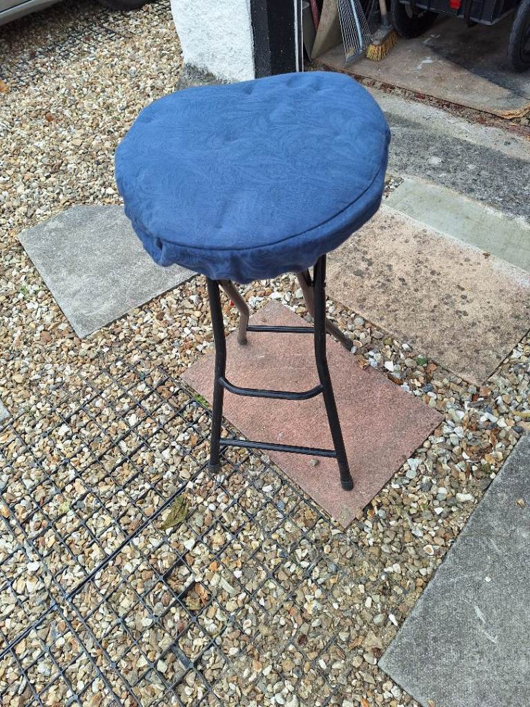 KINSMAN GUITARIST OR DRUMMER  STOOL