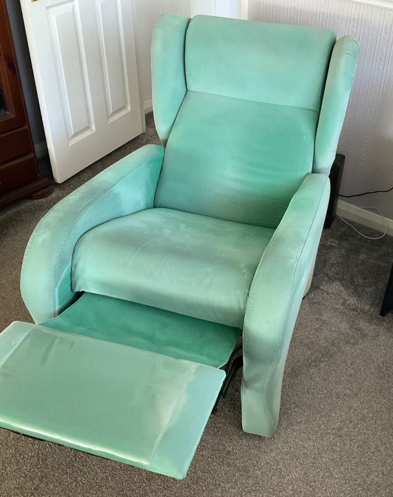 Green Recliner Chair – Fair Condition, Fully Functional