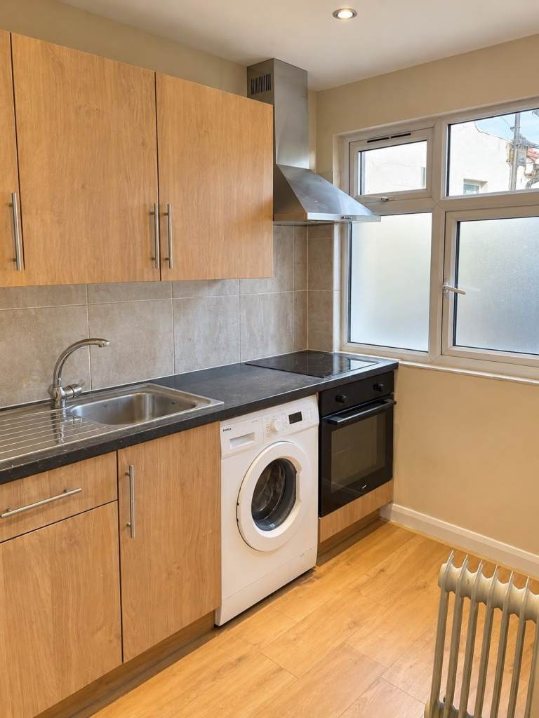 STUDIO FLAT SELF CONTAINED DORCHESTER WAY HARROW HA3 9RF