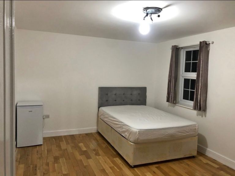 Large room to rent 