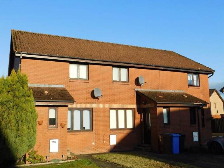 Freshly Decorated 2-Bedroom Home with Driveway & Gardens