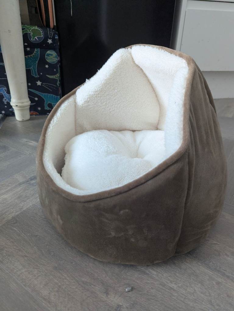 2 Cat/ Small dog beds 