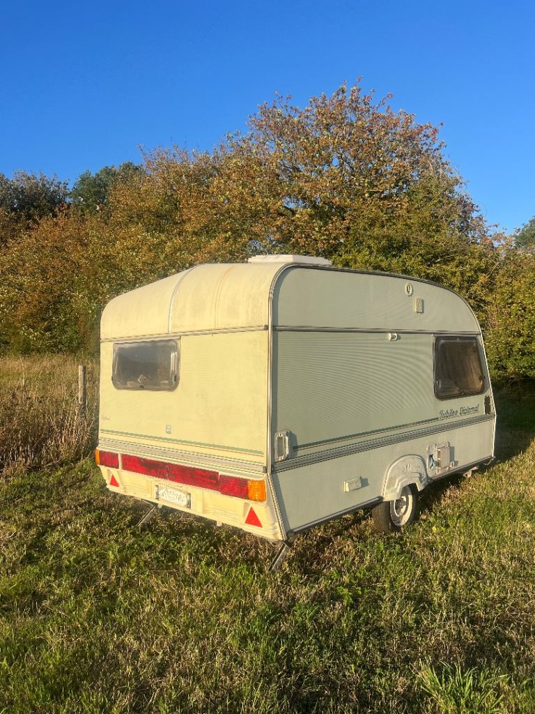 Small ABI Jubilee Diplomat Caravan – Good Project / Accommodation