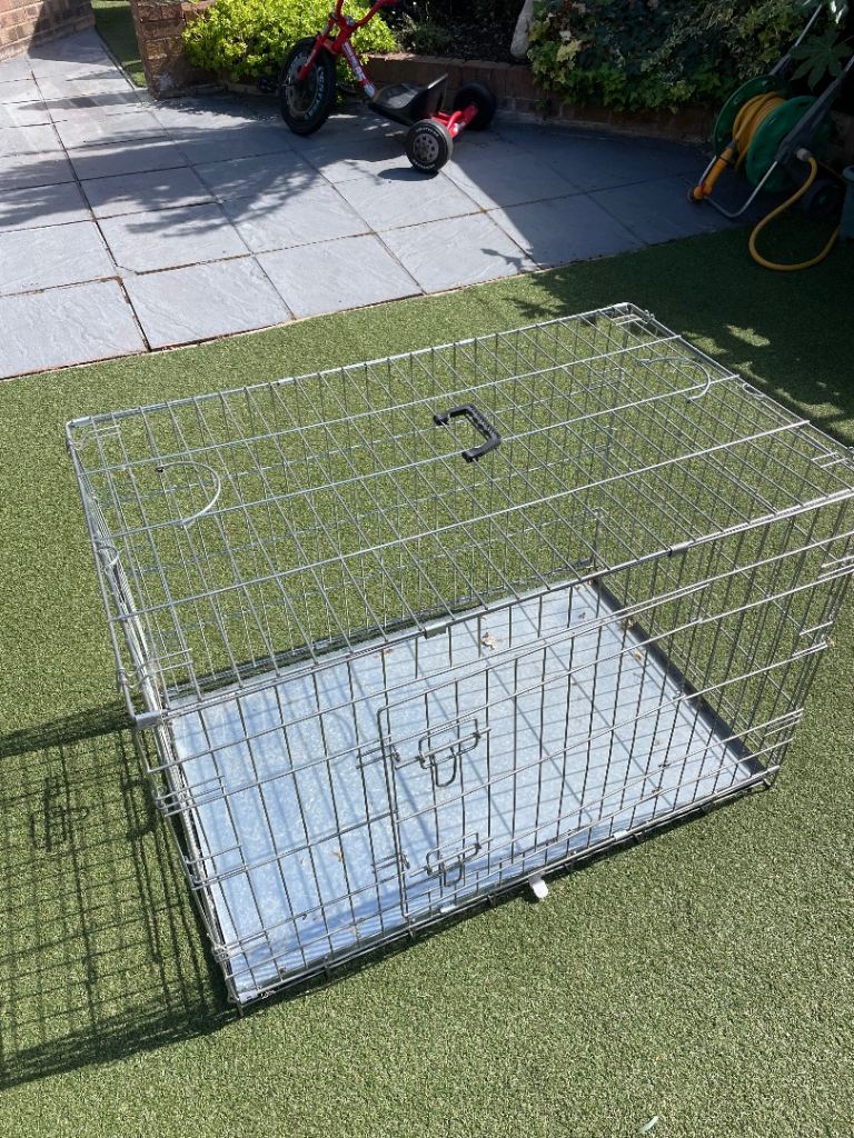 Pet containment cage 