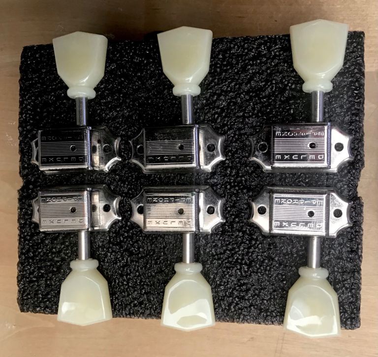 Brand New Epiphone Les Paul Vintage DeLuxe Tuners.