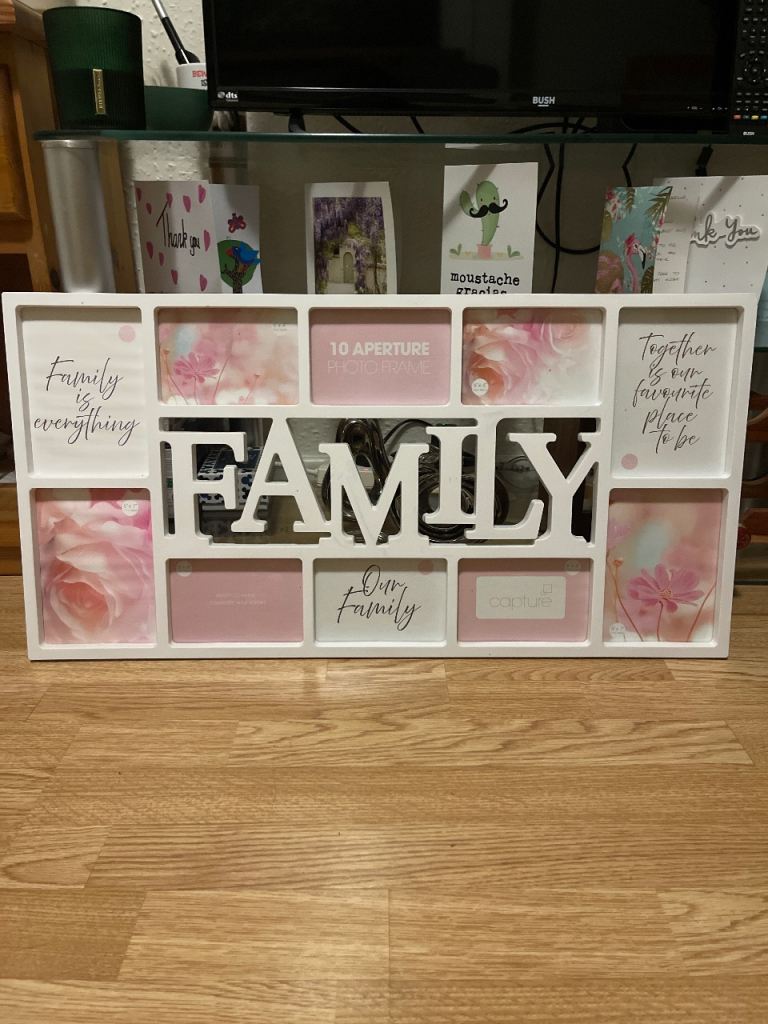 Large Family Photo Frame Collage – 10 Apertures – Excellent Condition