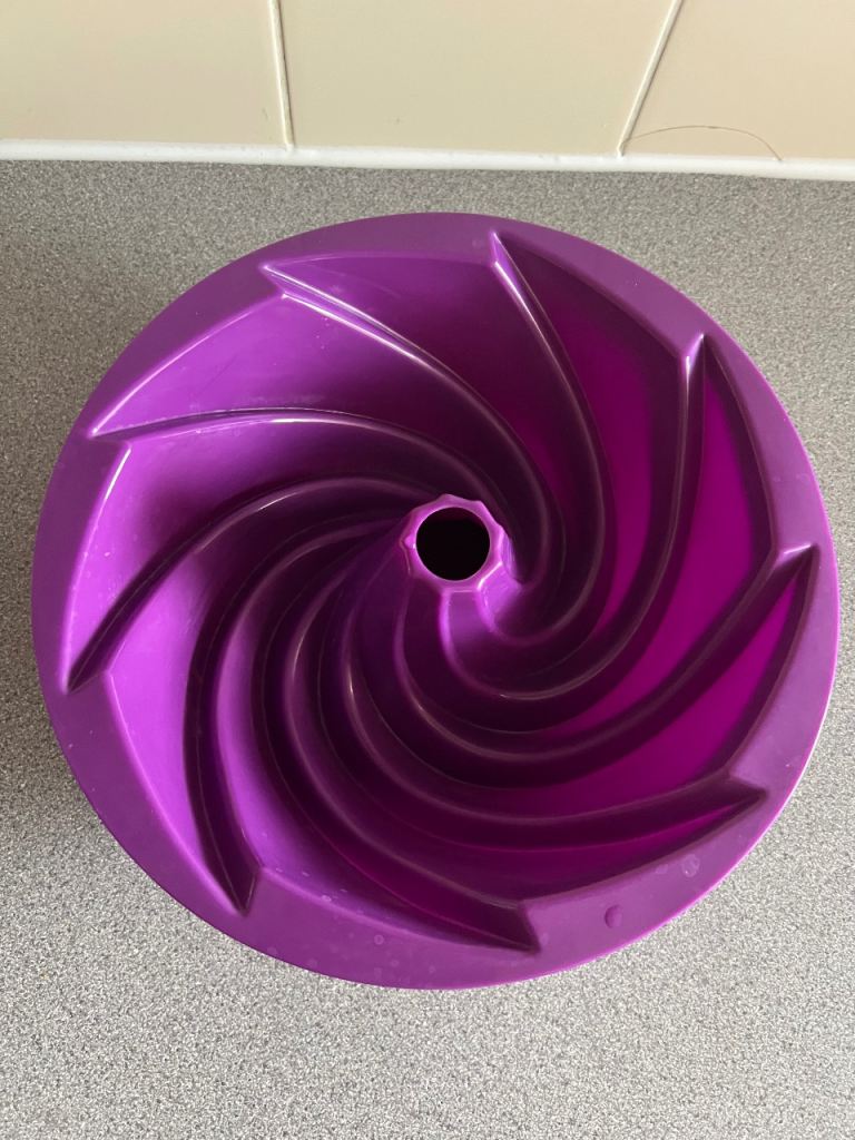 Purple Silicone Bundt Cake Pan – new brand 