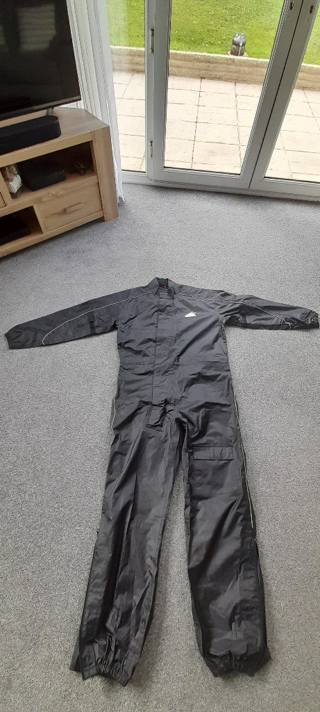Waterproof suit 
