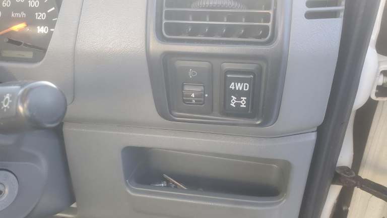 Mitsubishi minicab pickup 650cc 4wd fresh japanese import only 18k miles 07