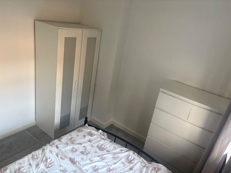 Room to rent in family home