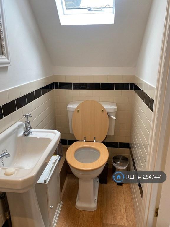 2 bedroom flat in Rose Hill, Dorking, RH4 (2 bed) (#2647441)