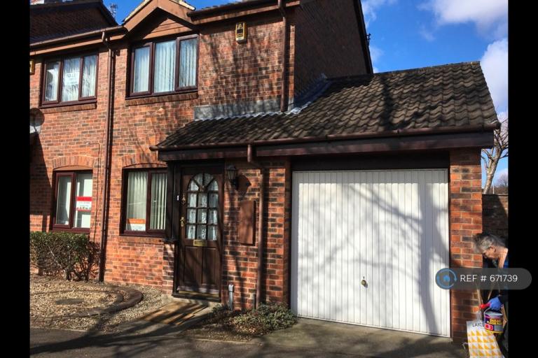 2 bedroom house in Hunters Place, Newcastle Upon Tyne, NE2 (2 bed) (#671739)