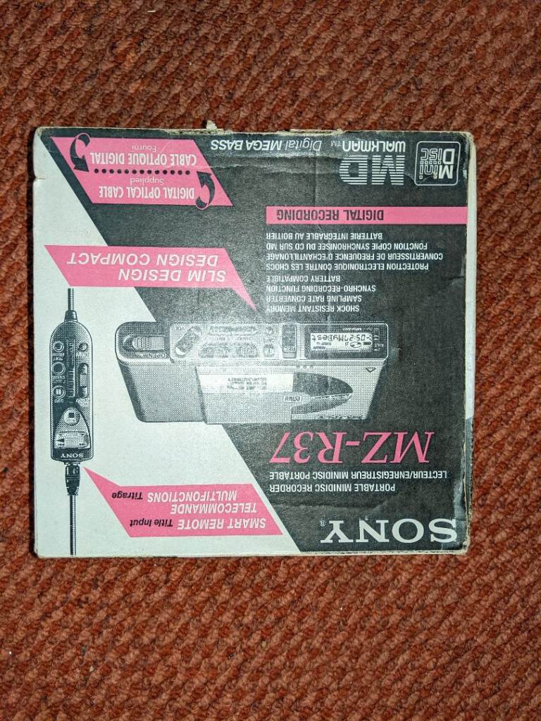 Sony MZ-R37 boxed with remote.
