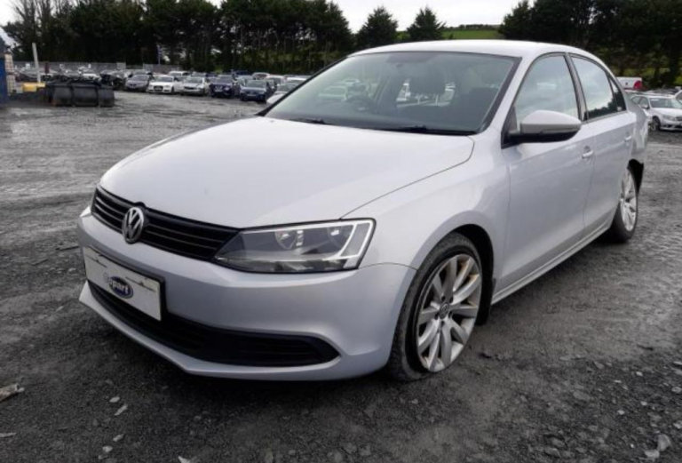 VW JETTA FACELIFT 2012-15 BREAKING SPARES AIRBAG LEATHER SEATS ALLOY DOORS AXLE HUBS CORNERS