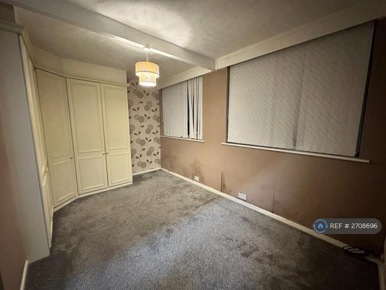 3 bedroom house in Raynville Close, Leeds, LS13 (3 bed) (#2708696)