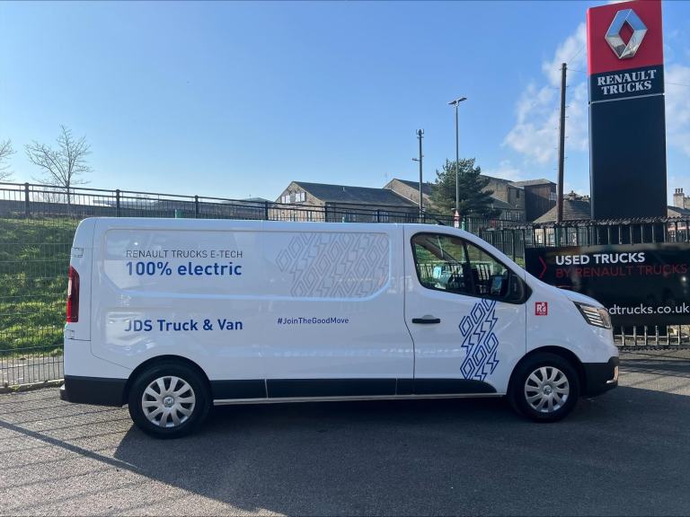 NO DEPOSIT & JUST £69 PER WEEK - 100% Electric Renault Trucks Trafic Panel Van