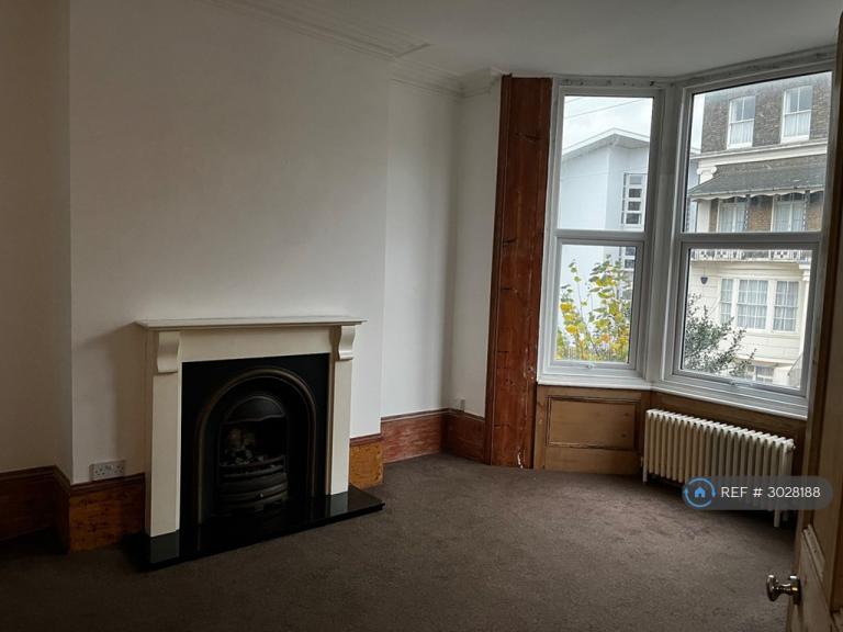 4 bedroom house in West Cliff Road, Ramsgate, CT11 (4 bed) (#3028188)