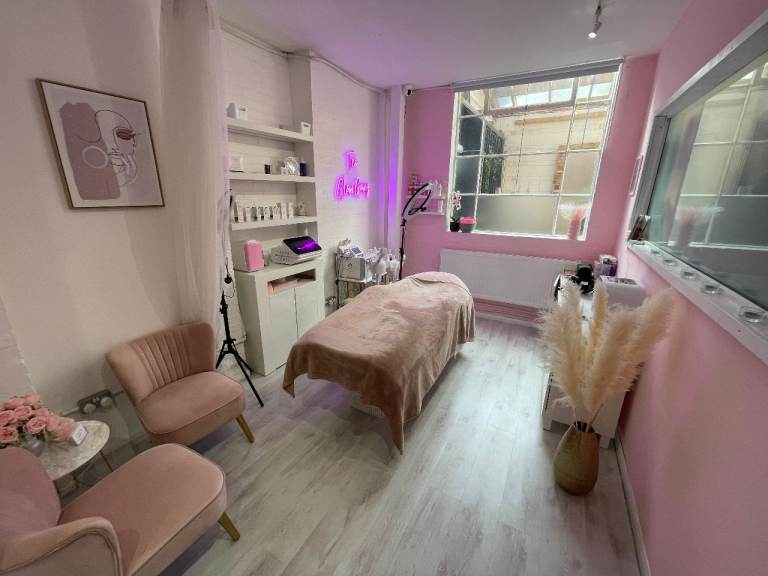 Beauty Room | Therapy Room | Salon to Rent in Hackney Wick E9