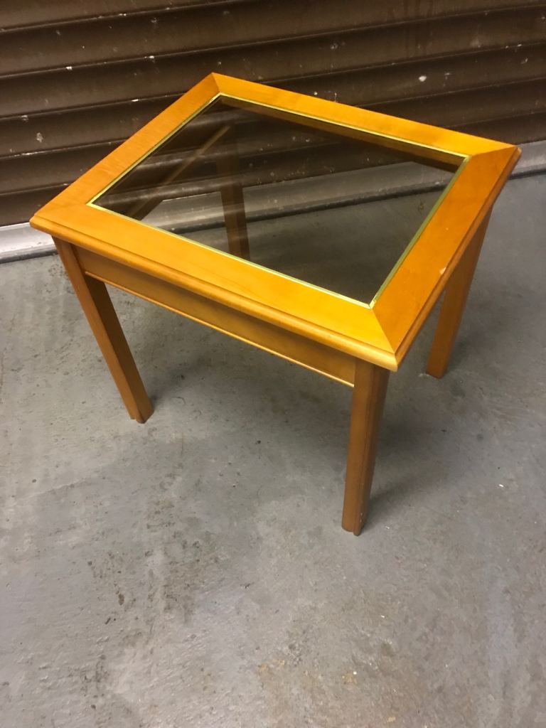 COFFEE TABLE     £20