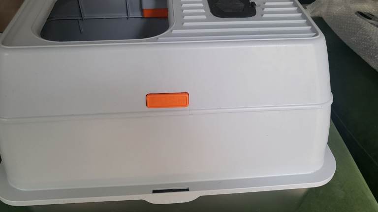 Cat litter box 