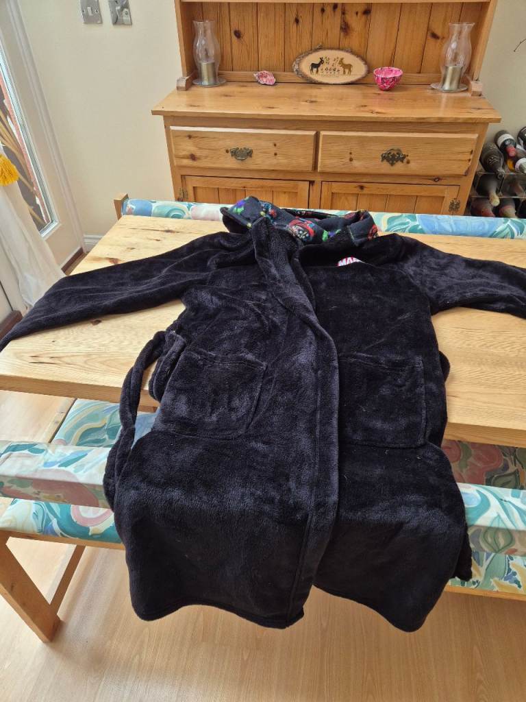 Plush dressing gown 