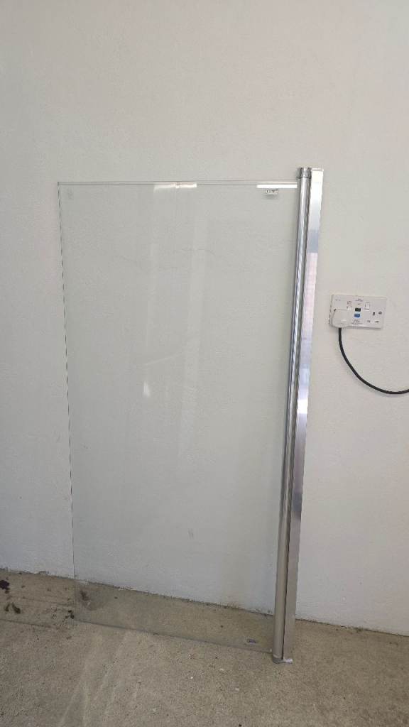 Huppe - Glass bath/ shower screen