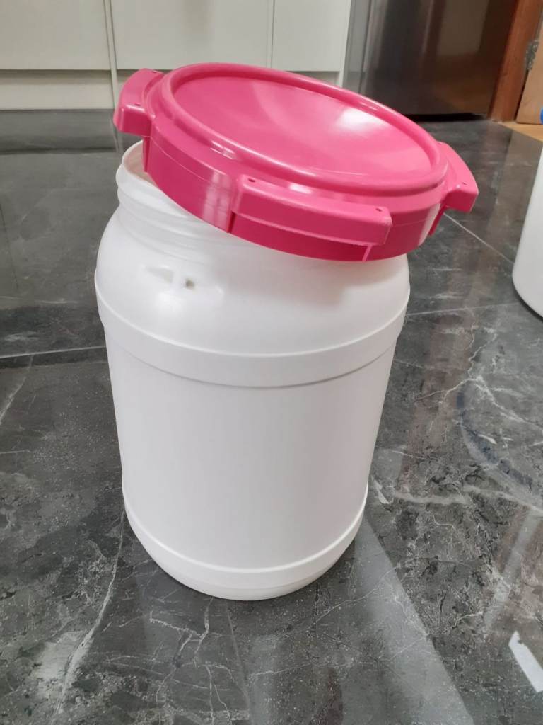 BRAND NEW Airtight storage containers 