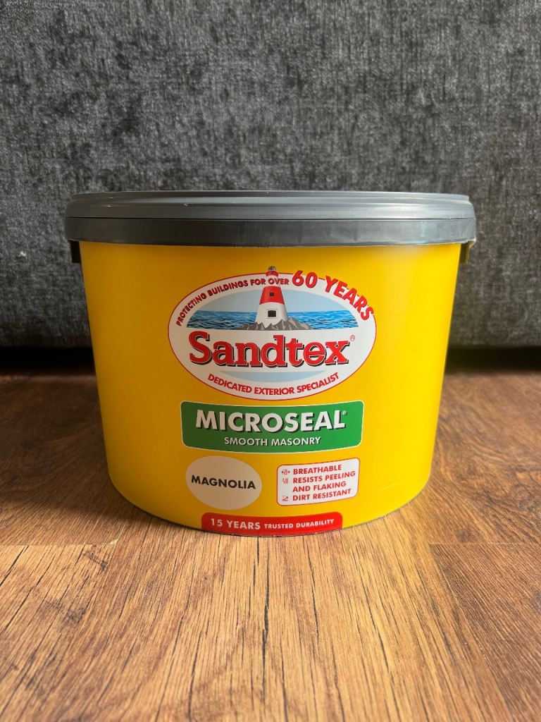 Sandtex Smooth Masonry Paint In Magnolia 10L