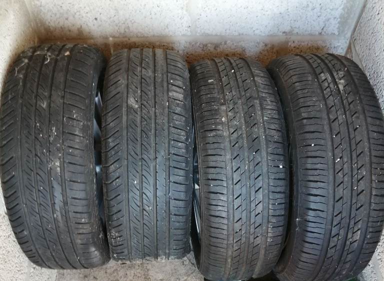 Vauxhall astra mk5 set of tyres with alloys in very good condition. 