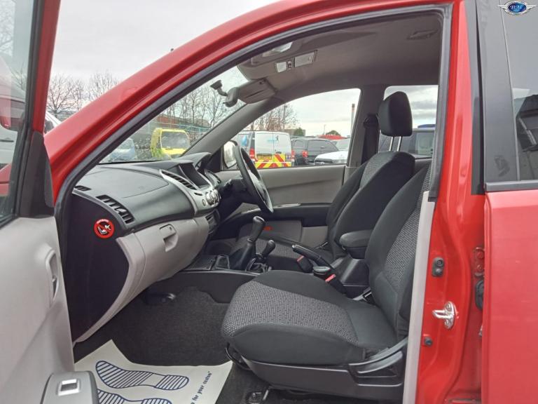 MITSUBISHI L200 2.5 DI-D Trojan Red Manual Diesel 2011